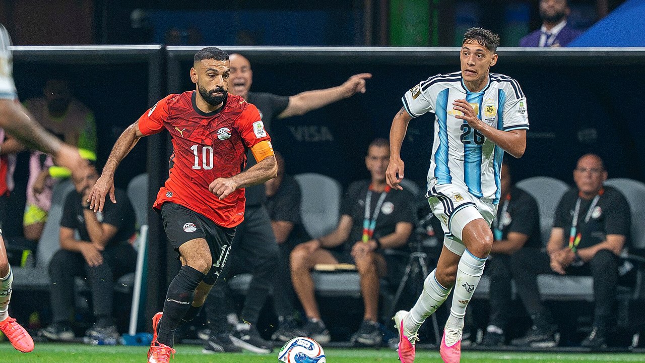 محمد صلاح بقميص منتخب مصر خلال مباراة دولية